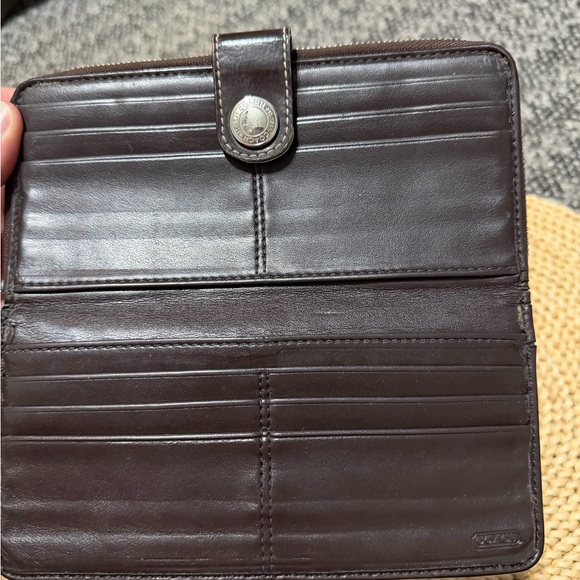 Coach Brown Signature C Zip Around Wallet - Picture 4 of 9